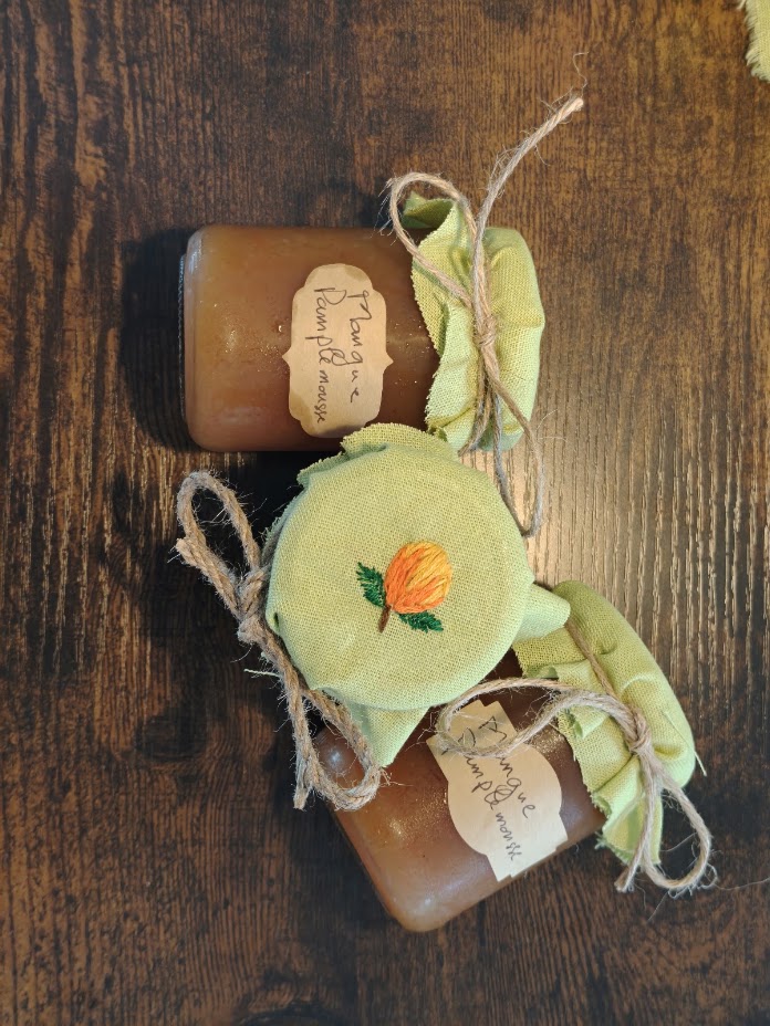 Mango grapefruit jam in small jars with linen caps